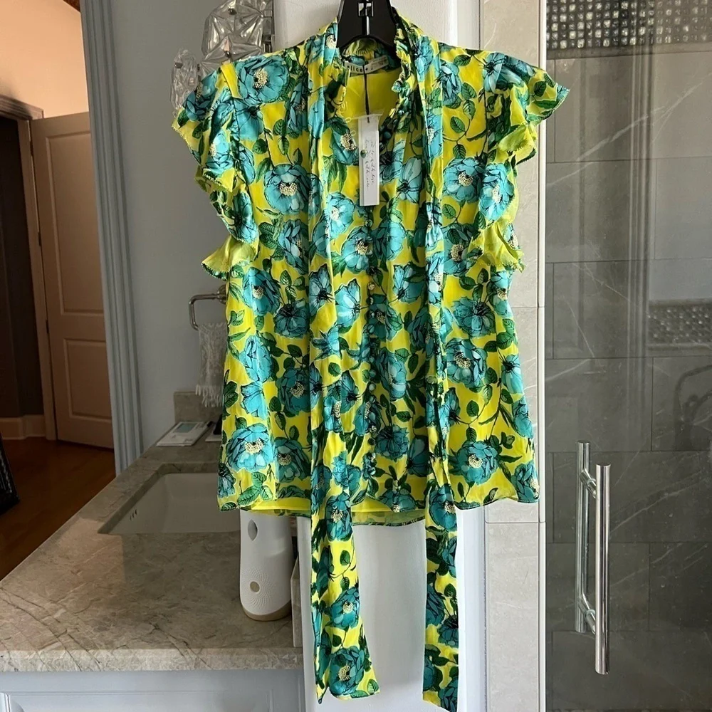 ALICE + OLIVIA Jordana Bow-Collar Button-Front Blouse - Picture 7 of 14